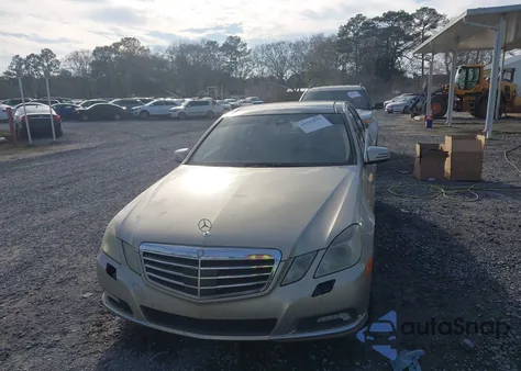 2010 Mercedes-Benz E 550 4Matic z USA, uszkodzony, nr VIN WDDHF9AB4AA089398